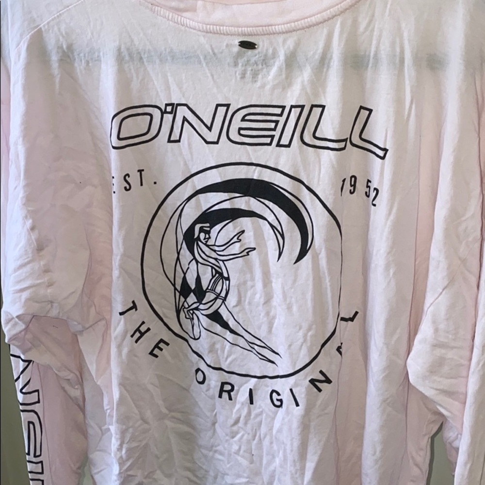 crop top with graphics on the back,sleeve